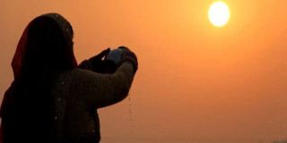 उदाउँदो सूर्यलाई अर्घ्य दिई छठ समापन गरिँदै