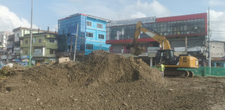 एसियाली राजमार्ग अन्तर्गत ओभरपास निर्माण सुरु भएसँगै मुख्य सडक अस्तव्यस्त